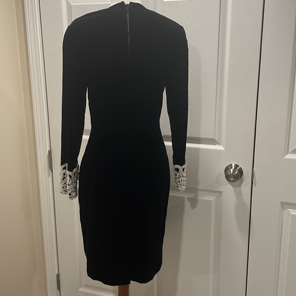 Jessica McClintock vintage dress in black velvet & lace w/ pearls on sleeves. - Picture 3 of 10